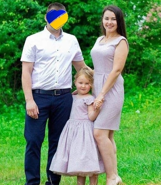 Аліна та Дмитро з донечкою.