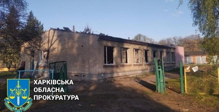 Селище обстрілюють буквально щодня.