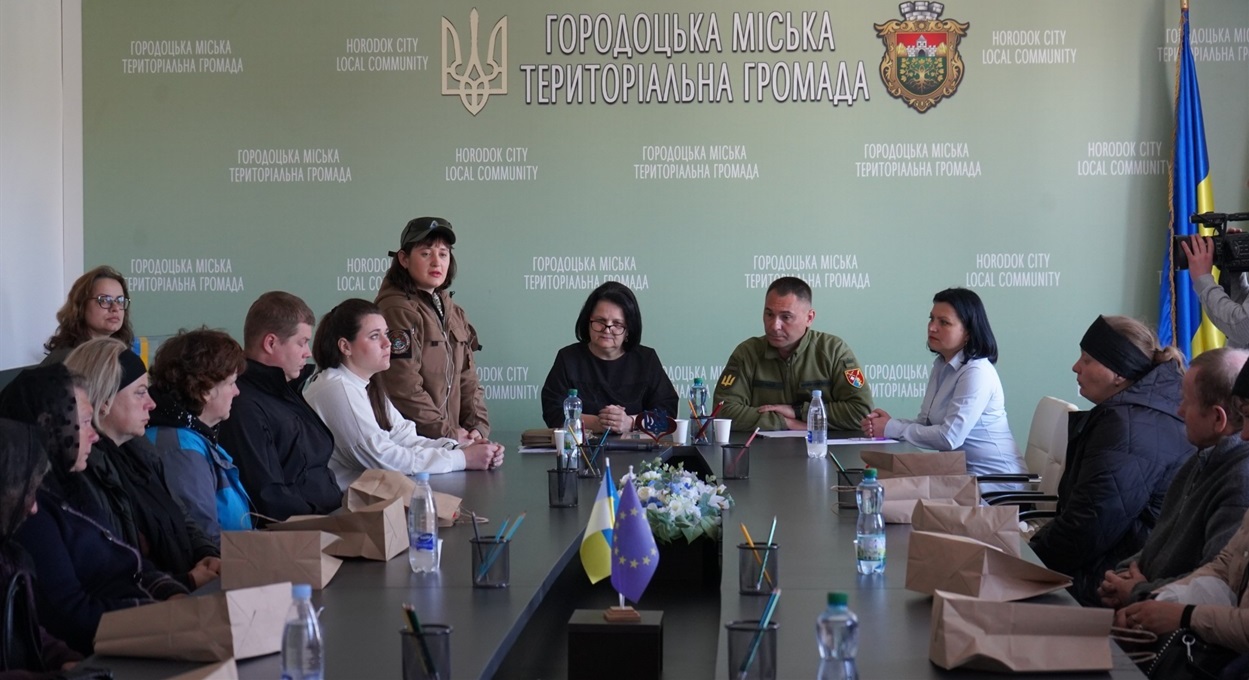 Волонтери Благодійного Фонду з Хмельницького приїхали підтримати матерів загиблих воїнів.