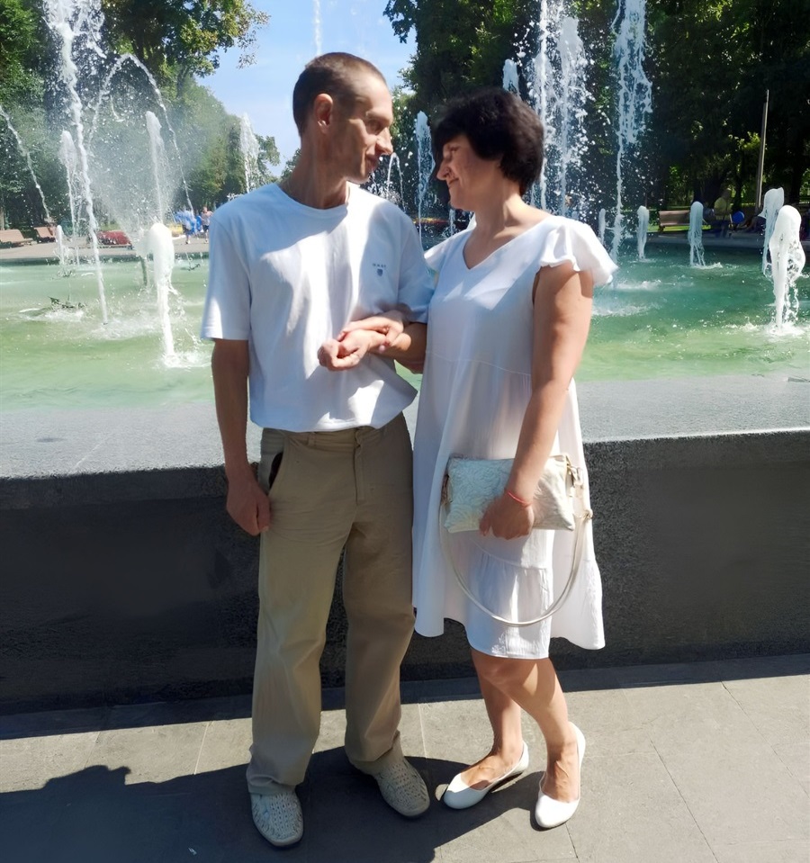 Пані Наталія з чоловіком у саду Шевченка, що у Харкові.