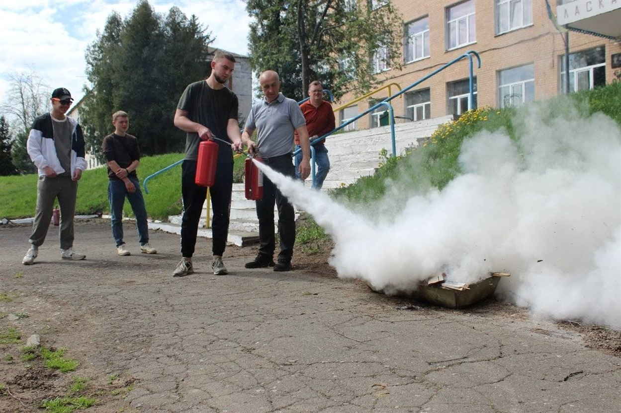 У ДНЗ "Лісоводський професійний аграрний ліцей" у День цивільного захисту. 