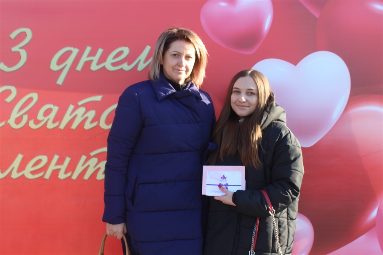 На жаль, чоловік пані Анастасії на нагородження прийти не зміг через роботу.