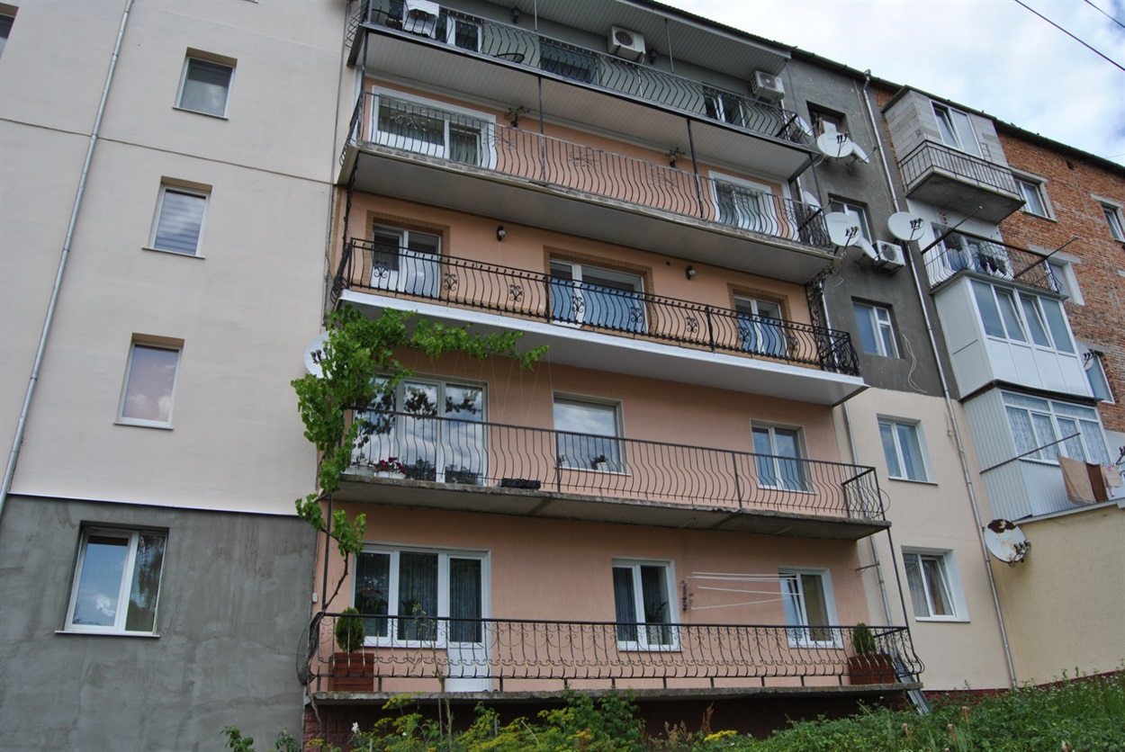 Будинок №17а виглядає досить сучасно.