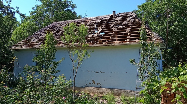 На одним із сіл Городоччини  впали уламки ракети, пошкоджено 12 осель.