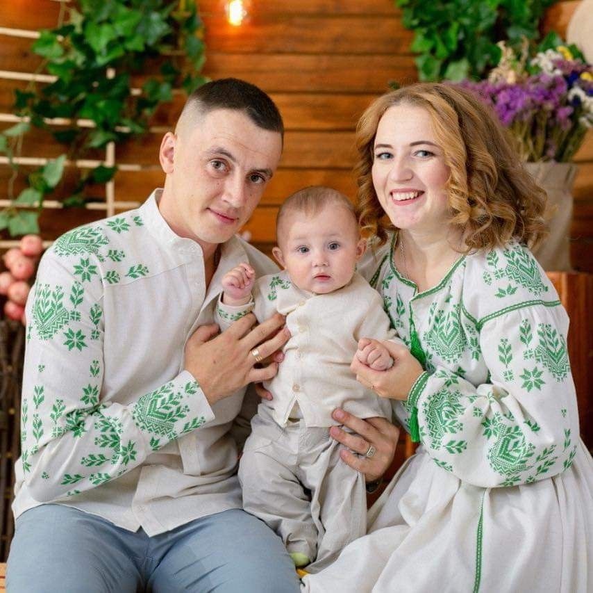 Мар’яна разом із синочком та чоловіком.