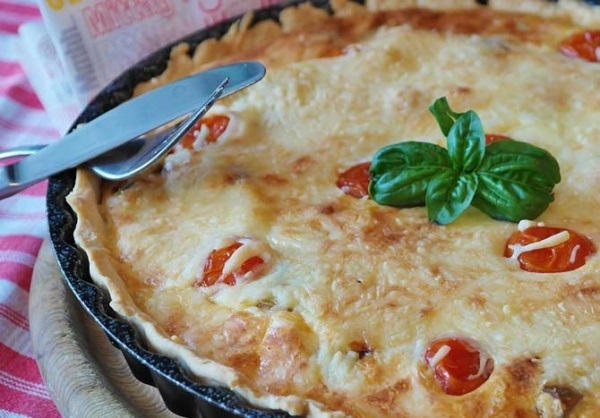 Кіш з куркою і грибами