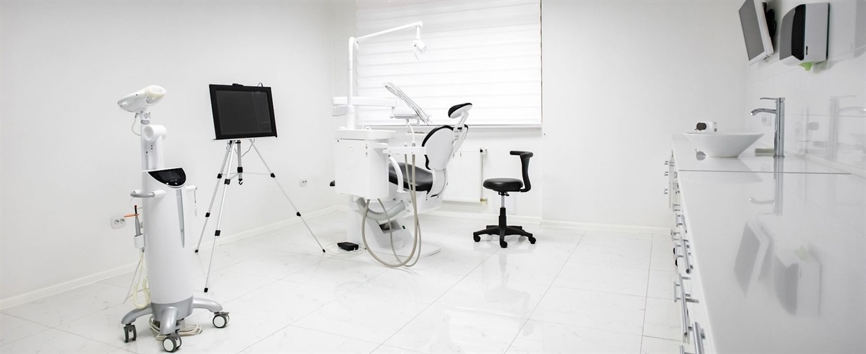 https://royaldental.com.ua/
