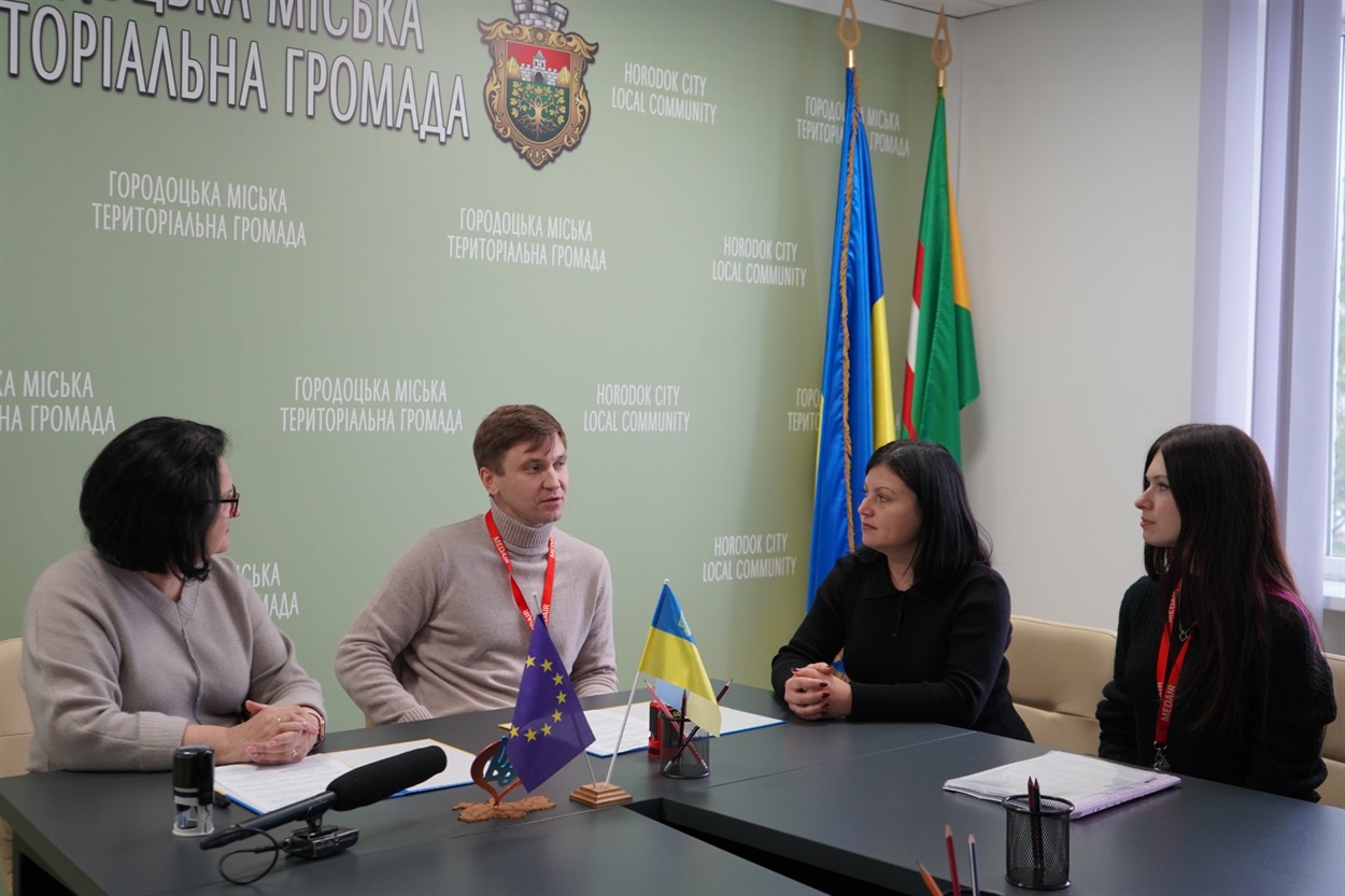 Представники Городоцької громади та представники Благодійного Фонду.