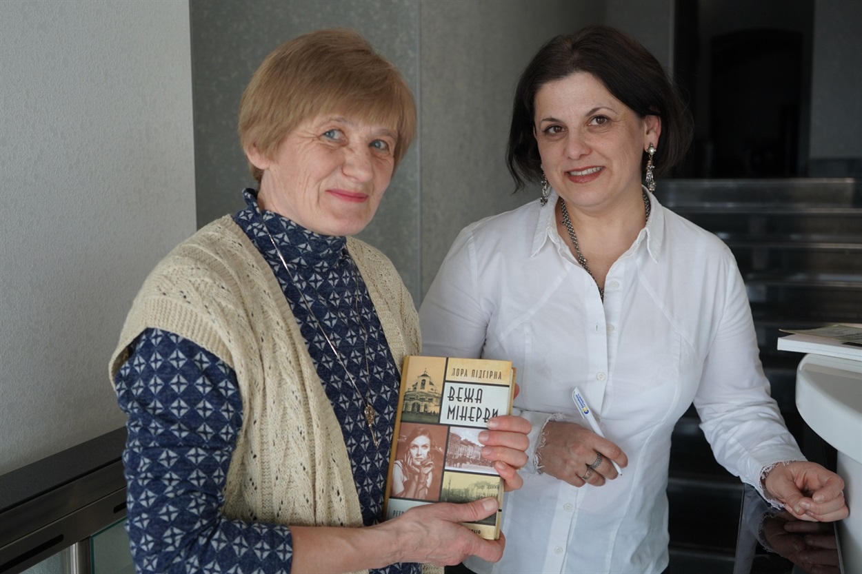 Алла Кушнір та Лора Підгірна.