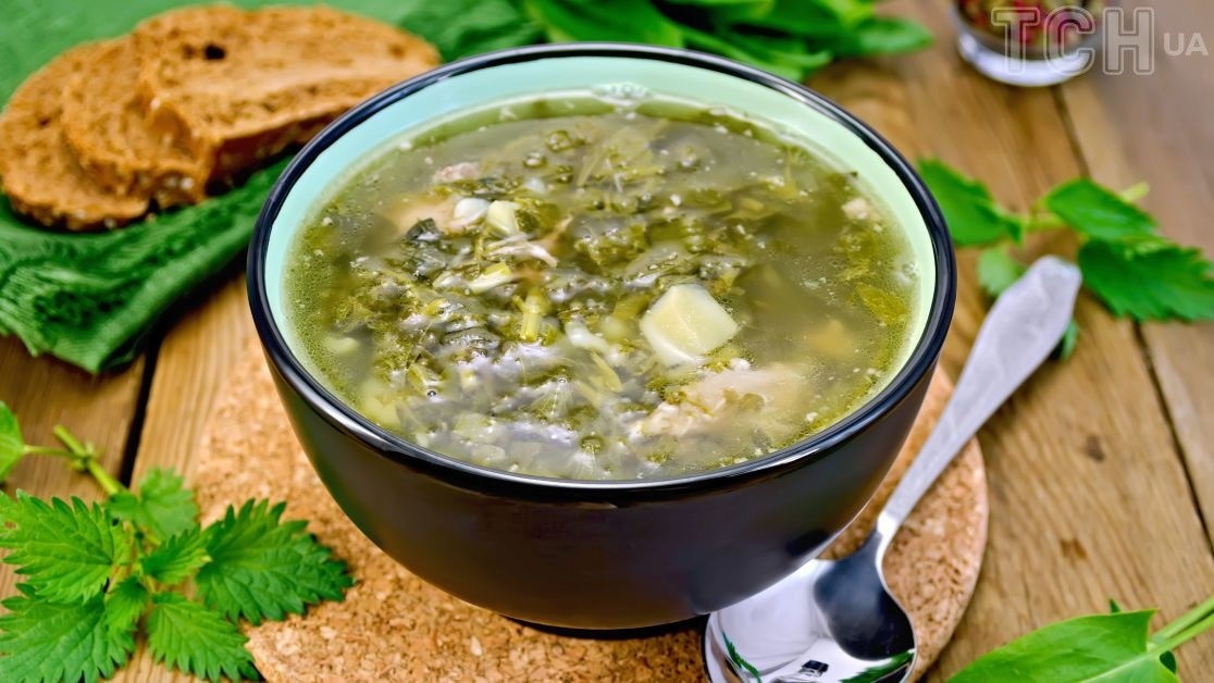 Зелений борщ з кропивою