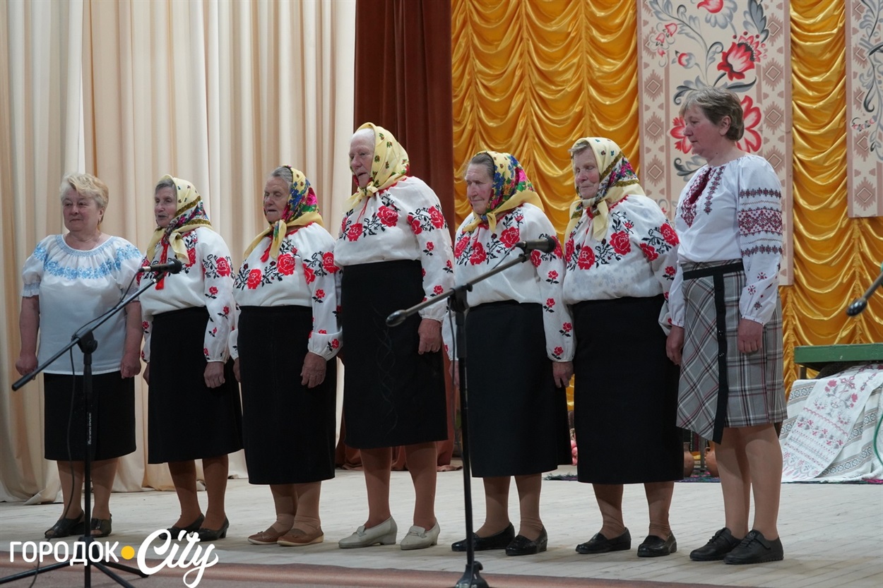 Колектив «Тростянка» найстарші вокалістки Городоччини.