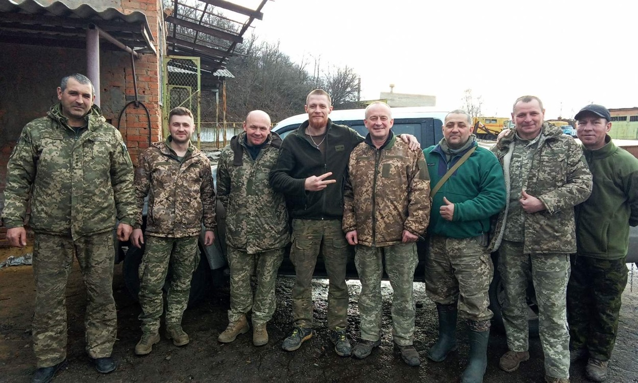 Руслан Зеленков із побратимами.
