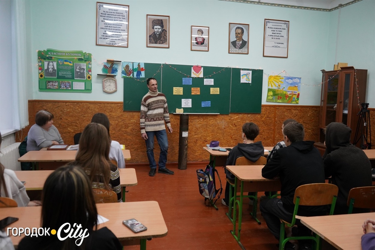 У ліцей Роман Ющишин завітав на запрошення директорки закладу Світлани Станиці.