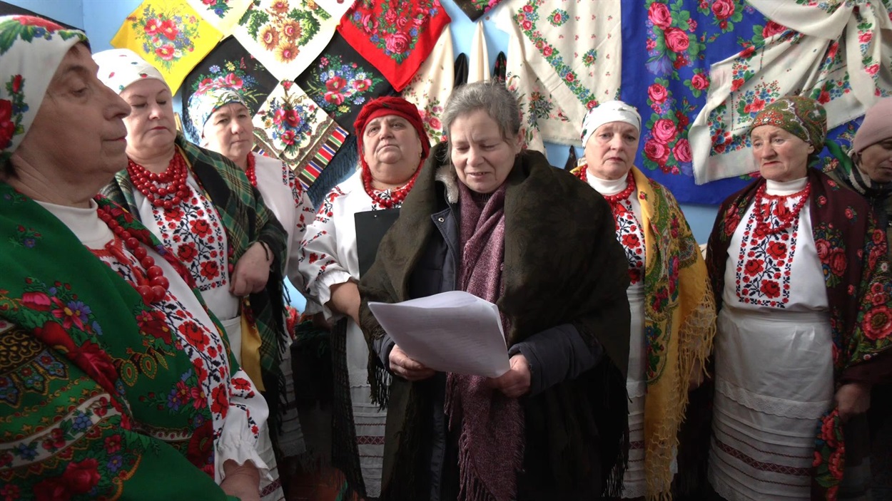 Світлана Дзян розповідає історію хустки, яку дідусь прислав бабусі з чужини.
