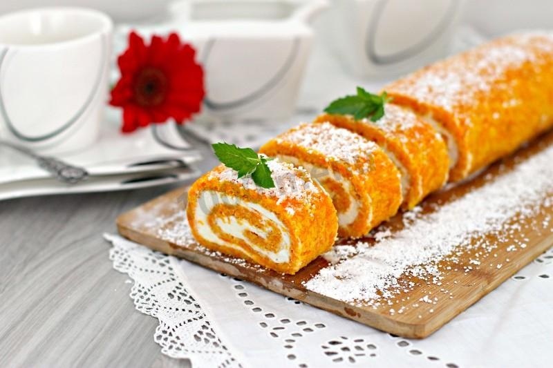 Швейцарський морквяний рулет