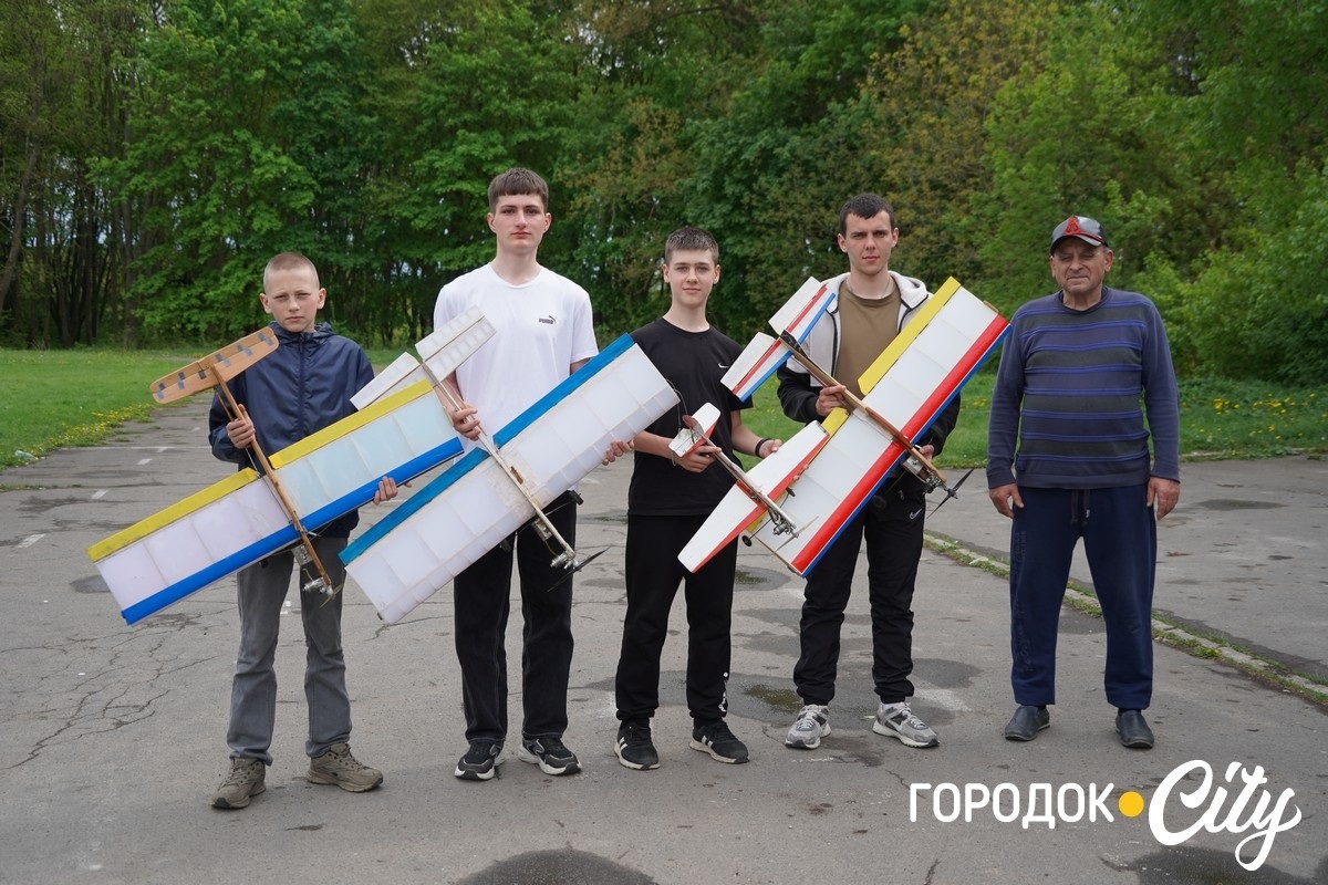 Зліва напрво: Олександр Гудзь, Максим Барабашин, Нікіта Кілянчук, Євген Шостак, Олександр Харкавлюк.