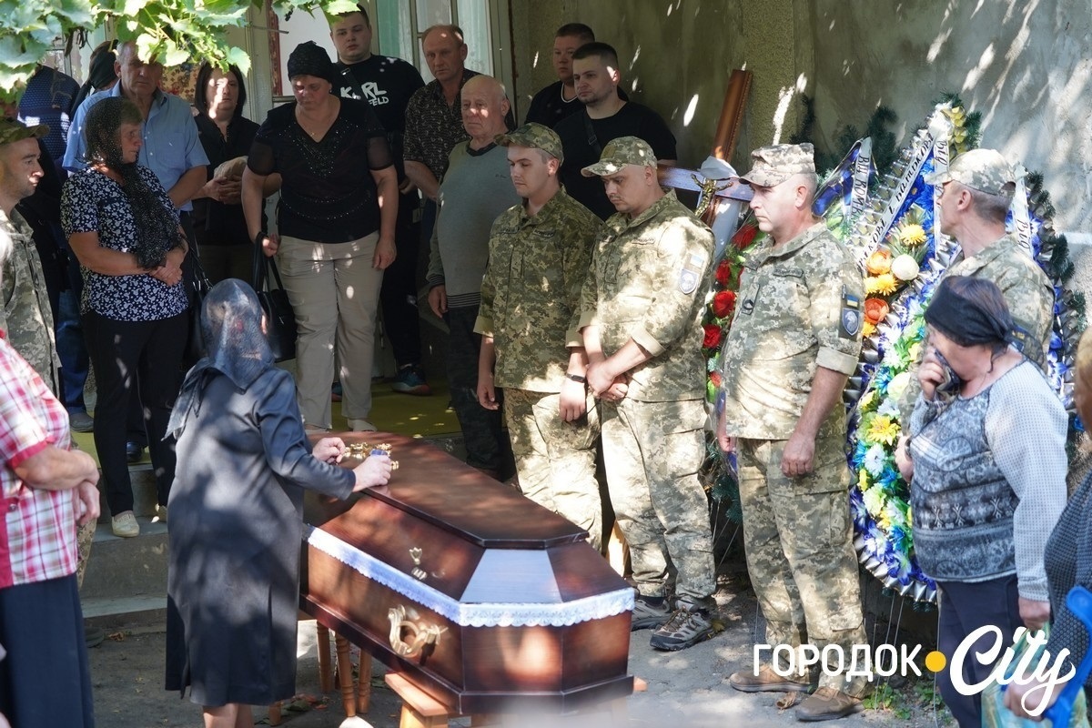 «Його з ранніх літ тягнувся до військової справи». У Городку вшанували пам'ять Руслана Шаварського