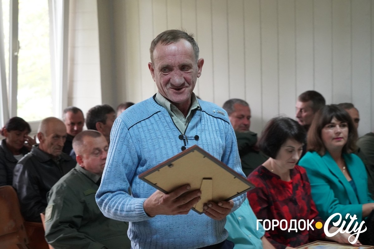 Колектив, закоханий у свою справу. Працівників «Горлісу» привітали з професійним святом