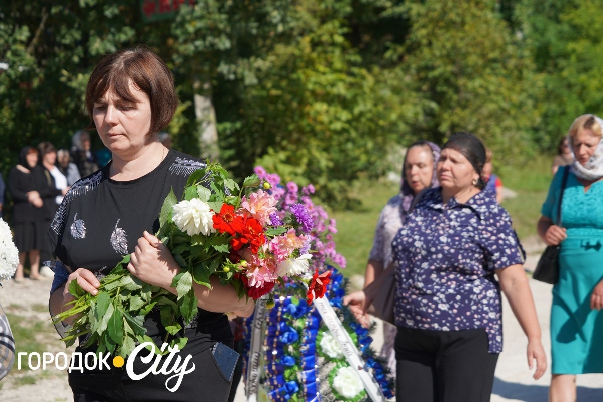 Загинув, захищаючи Батьківщину. У Великій Яромирці попрощалися із Героєм Сергієм Пігуновим
