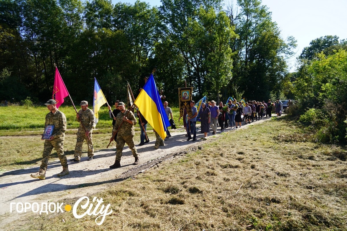 Загинув, захищаючи Батьківщину. У Великій Яромирці попрощалися із Героєм Сергієм Пігуновим