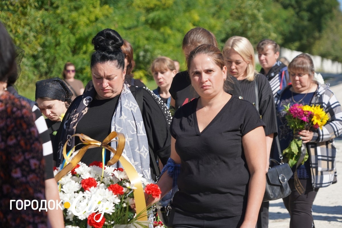 Загинув, захищаючи Батьківщину. У Великій Яромирці попрощалися із Героєм Сергієм Пігуновим