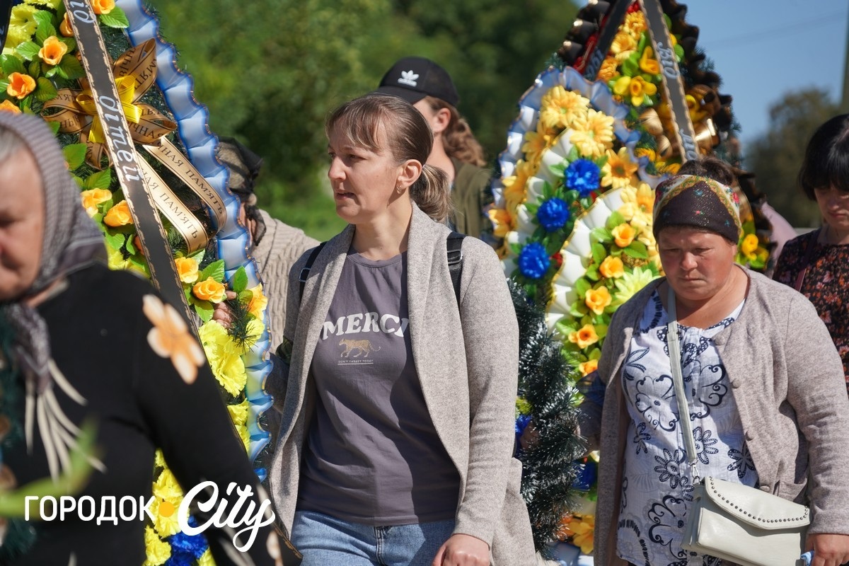 Загинув, захищаючи Батьківщину. У Великій Яромирці попрощалися із Героєм Сергієм Пігуновим