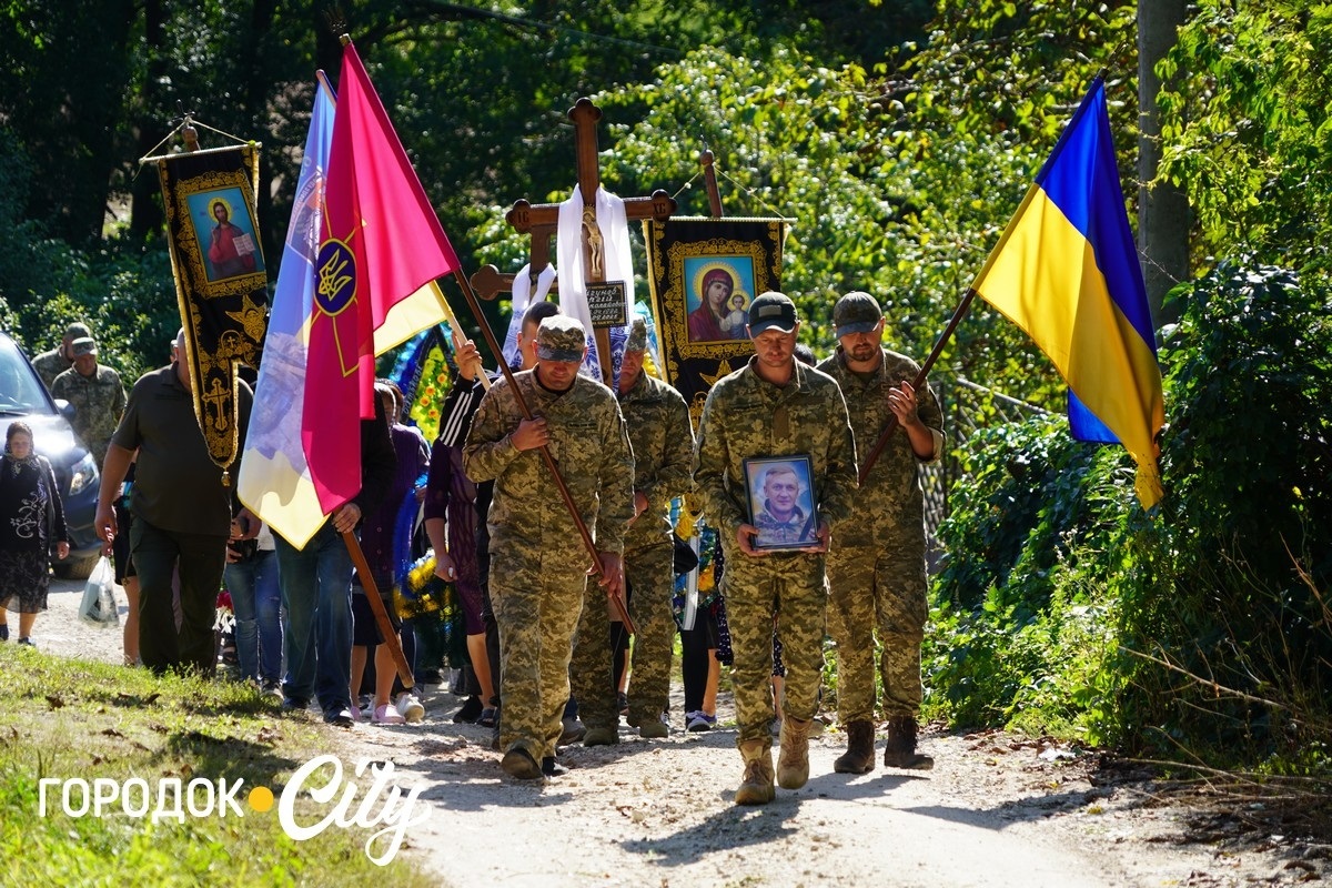 Загинув, захищаючи Батьківщину. У Великій Яромирці попрощалися із Героєм Сергієм Пігуновим