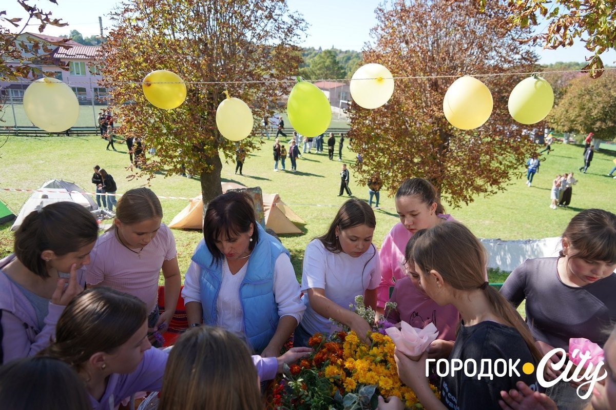 «Єднаймося, браття». У Городоцькому ліцеї №1 відзначили Міжнародний день туризму