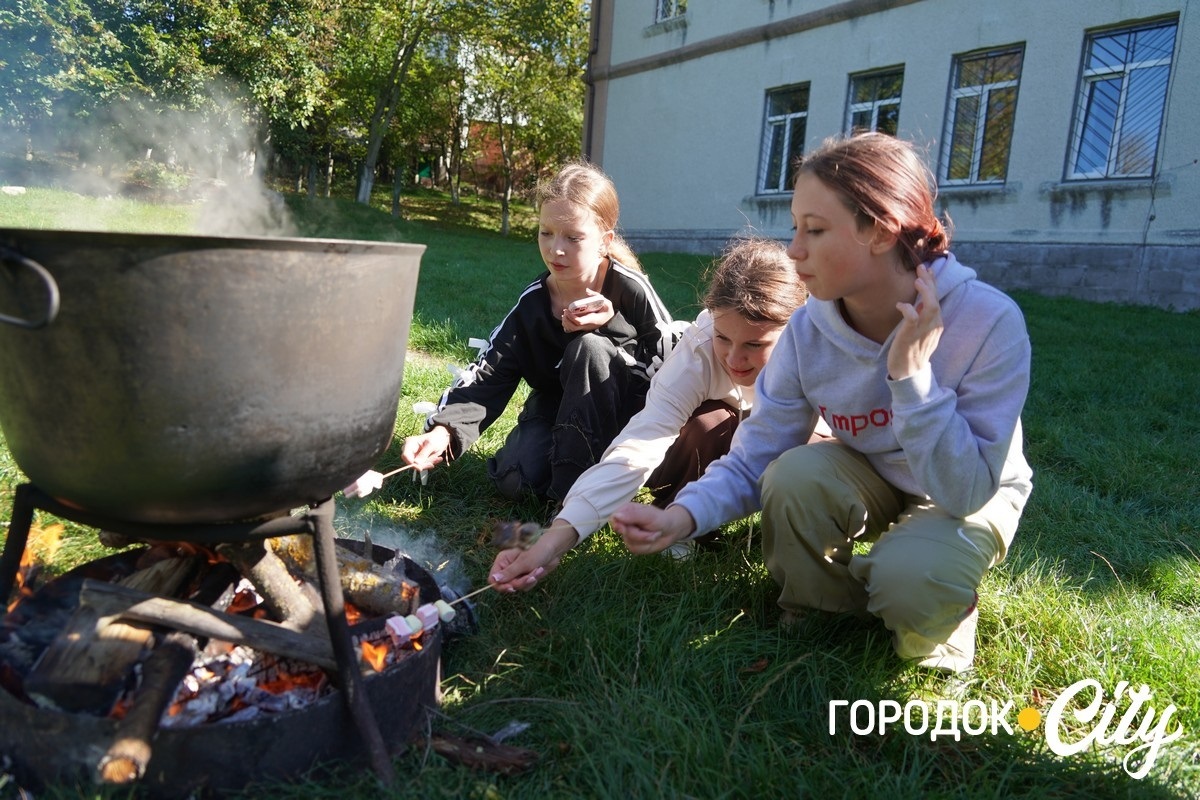 «Єднаймося, браття». У Городоцькому ліцеї №1 відзначили Міжнародний день туризму