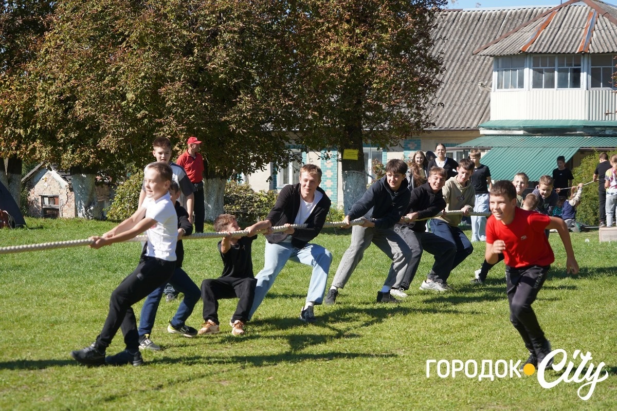 «Єднаймося, браття». У Городоцькому ліцеї №1 відзначили Міжнародний день туризму