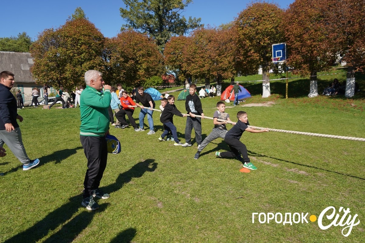 «Єднаймося, браття». У Городоцькому ліцеї №1 відзначили Міжнародний день туризму