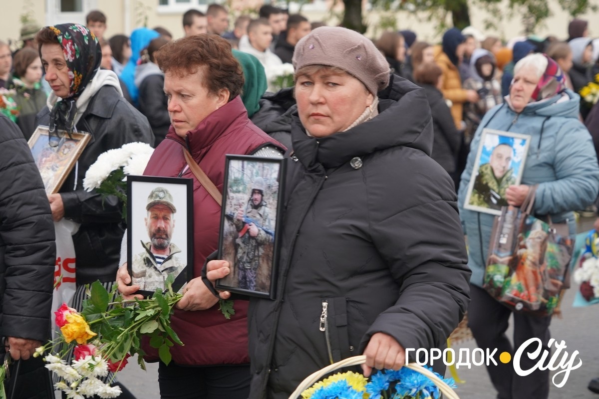 Хода пам’яті. У День захисників та захисниць сатанівчани вшанували полеглих Героїв