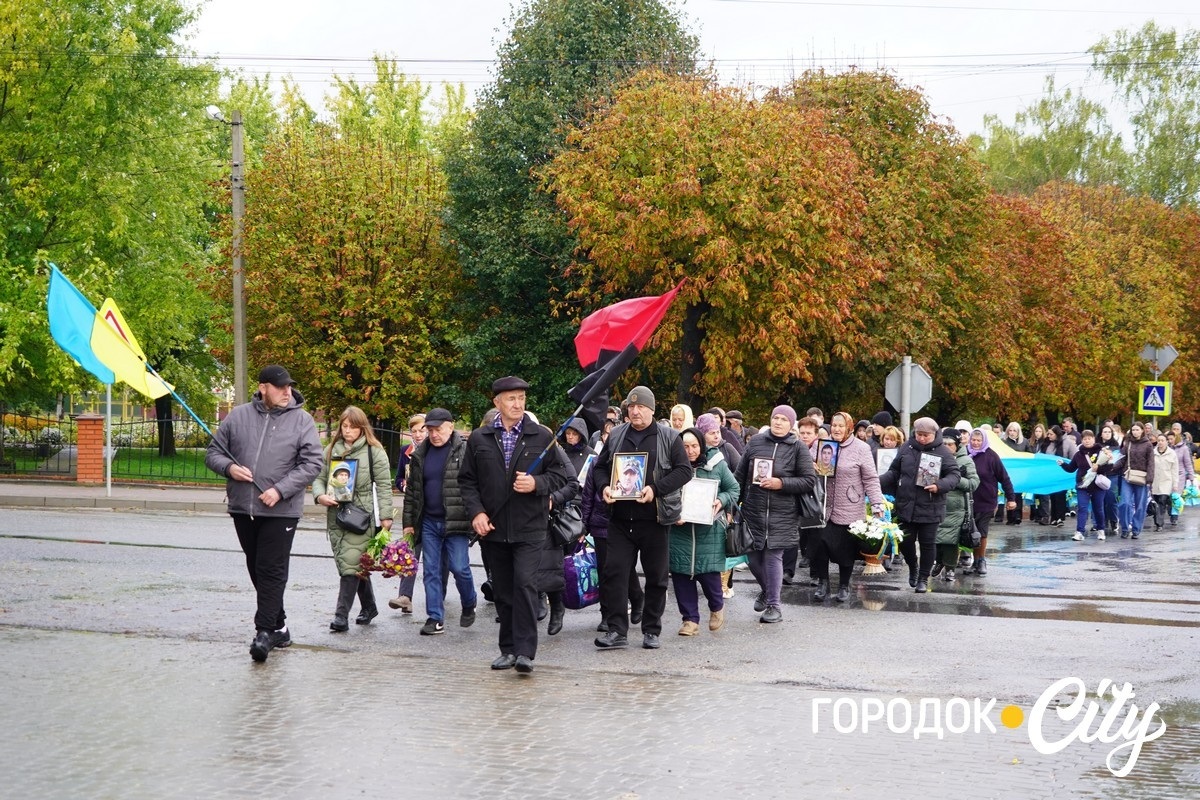 Хода пам’яті. У День захисників та захисниць сатанівчани вшанували полеглих Героїв