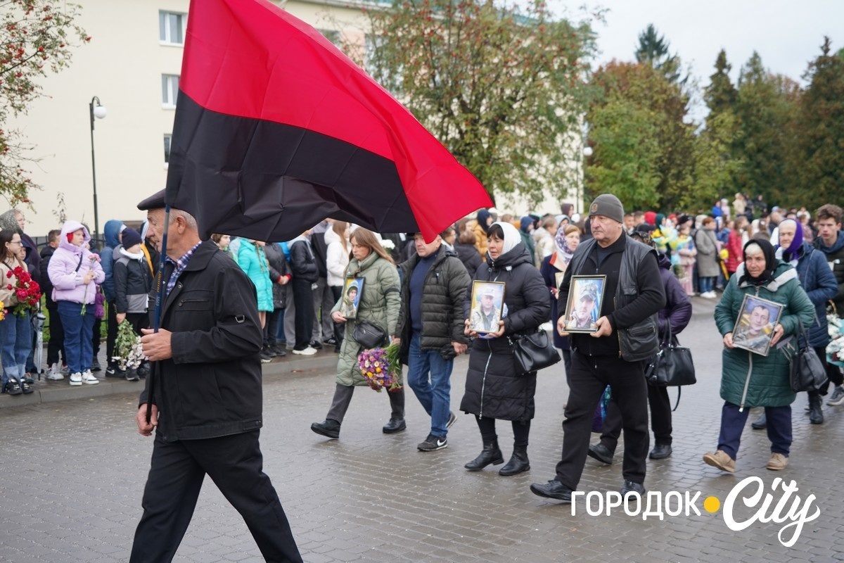 Хода пам’яті. У День захисників та захисниць сатанівчани вшанували полеглих Героїв