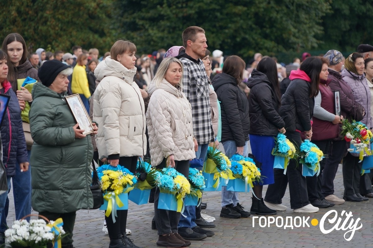 Хода пам’яті. У День захисників та захисниць сатанівчани вшанували полеглих Героїв