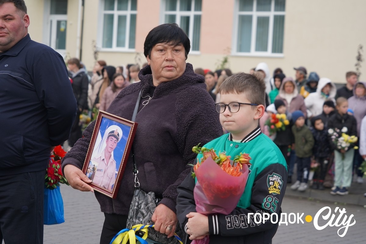 Хода пам’яті. У День захисників та захисниць сатанівчани вшанували полеглих Героїв