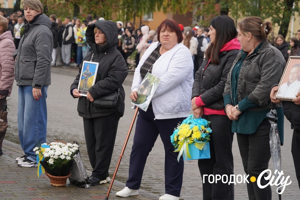 Хода пам’яті. У День захисників та захисниць сатанівчани вшанували полеглих Героїв