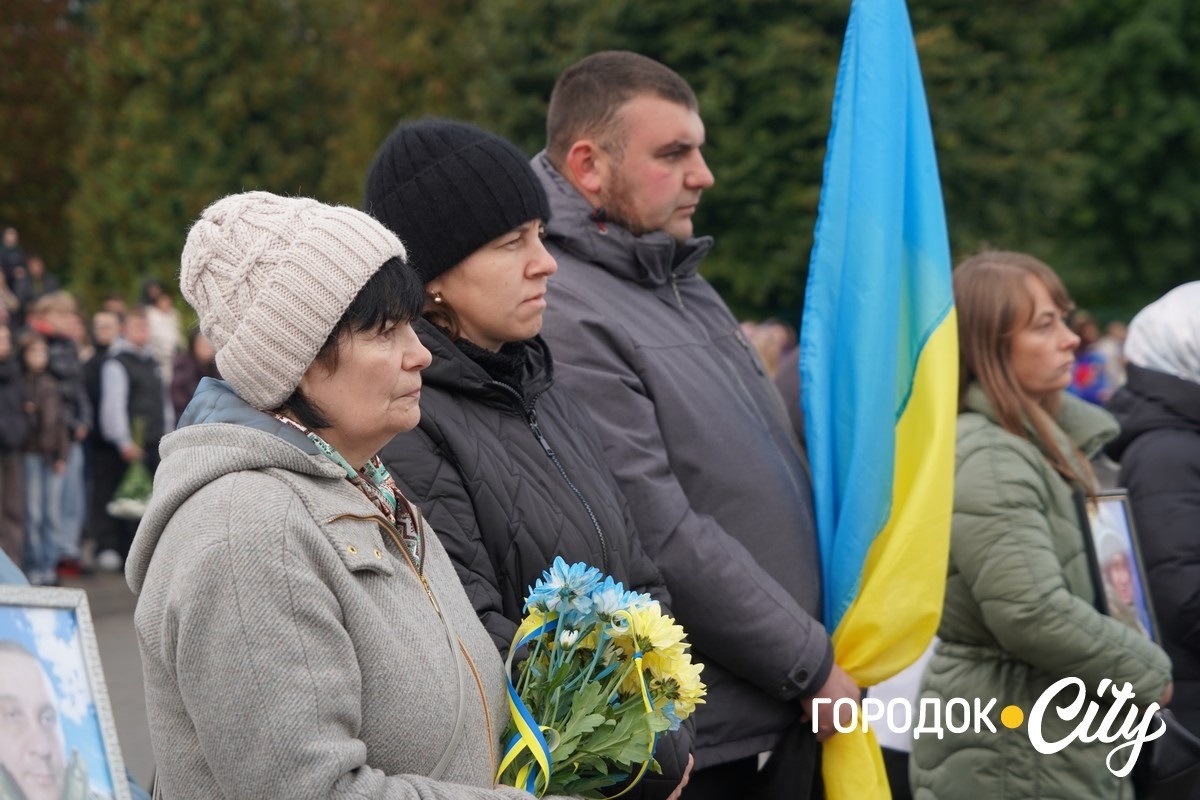 Хода пам’яті. У День захисників та захисниць сатанівчани вшанували полеглих Героїв