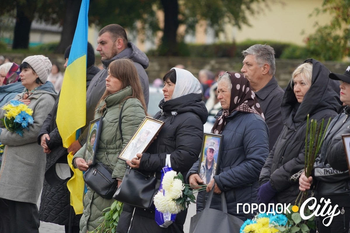 Хода пам’яті. У День захисників та захисниць сатанівчани вшанували полеглих Героїв