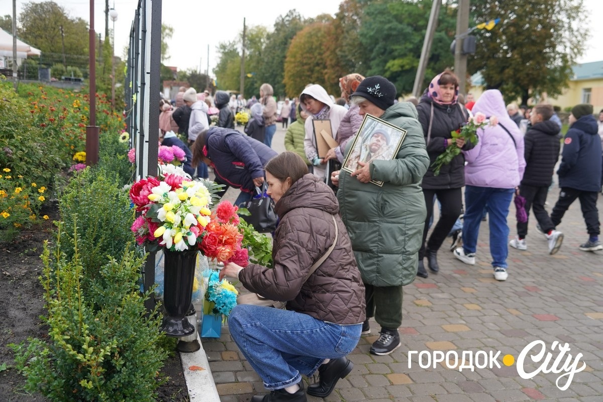 Хода пам’яті. У День захисників та захисниць сатанівчани вшанували полеглих Героїв