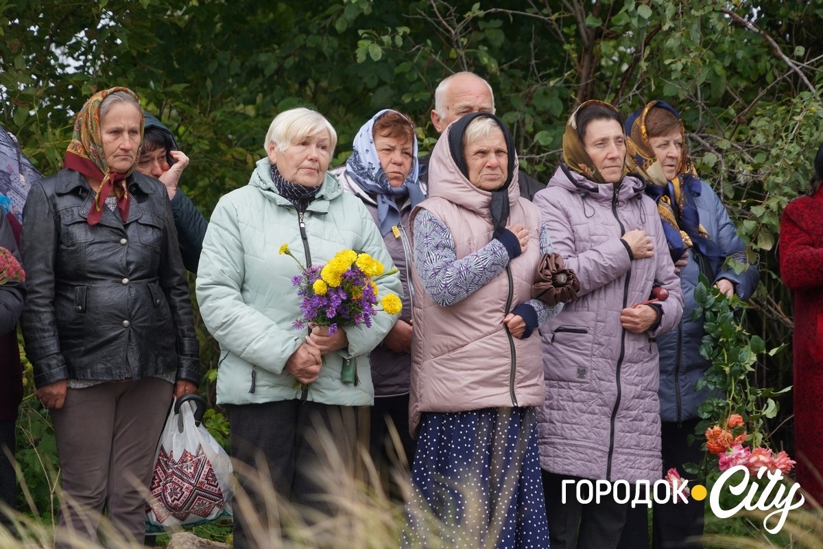 У Зверхівцях встановили «Козацький хрест» в пам'ять про Героя Олександра Чеховського