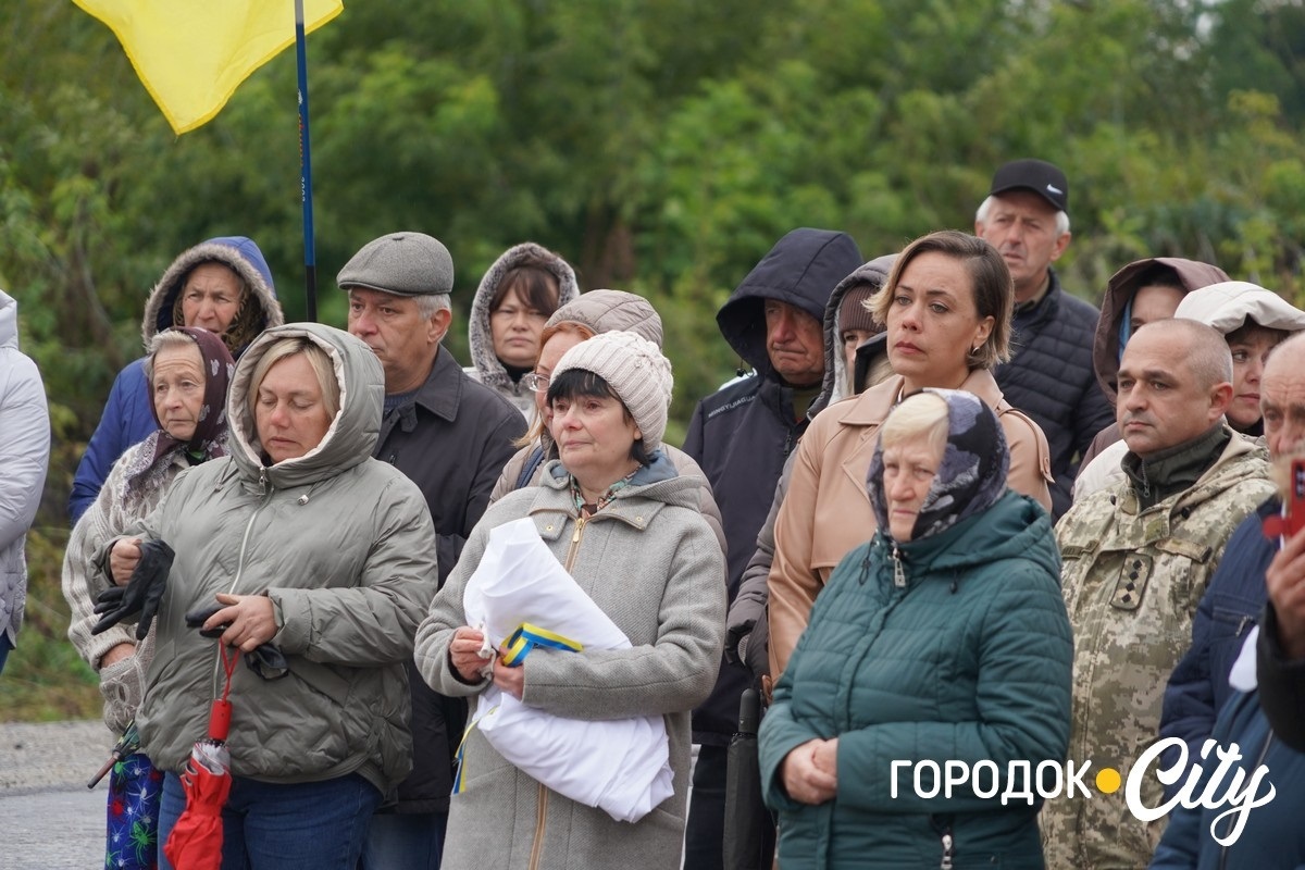 У Зверхівцях встановили «Козацький хрест» в пам'ять про Героя Олександра Чеховського