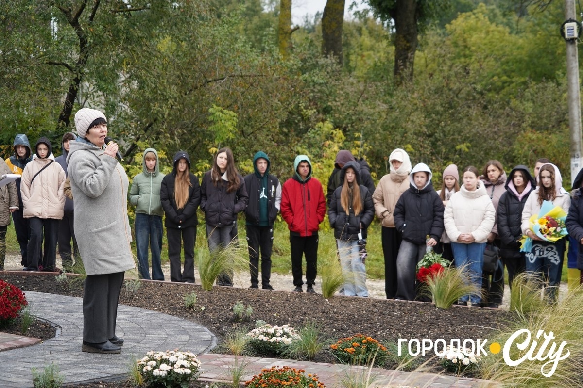 У Зверхівцях встановили «Козацький хрест» в пам'ять про Героя Олександра Чеховського