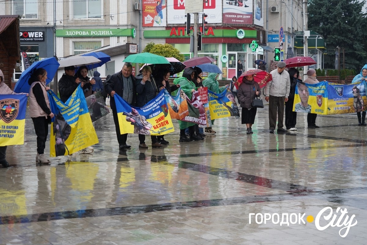 «Зниклі безвісти — не означає забуті». Городоччанки вперше відвідали обмін військовополоненими