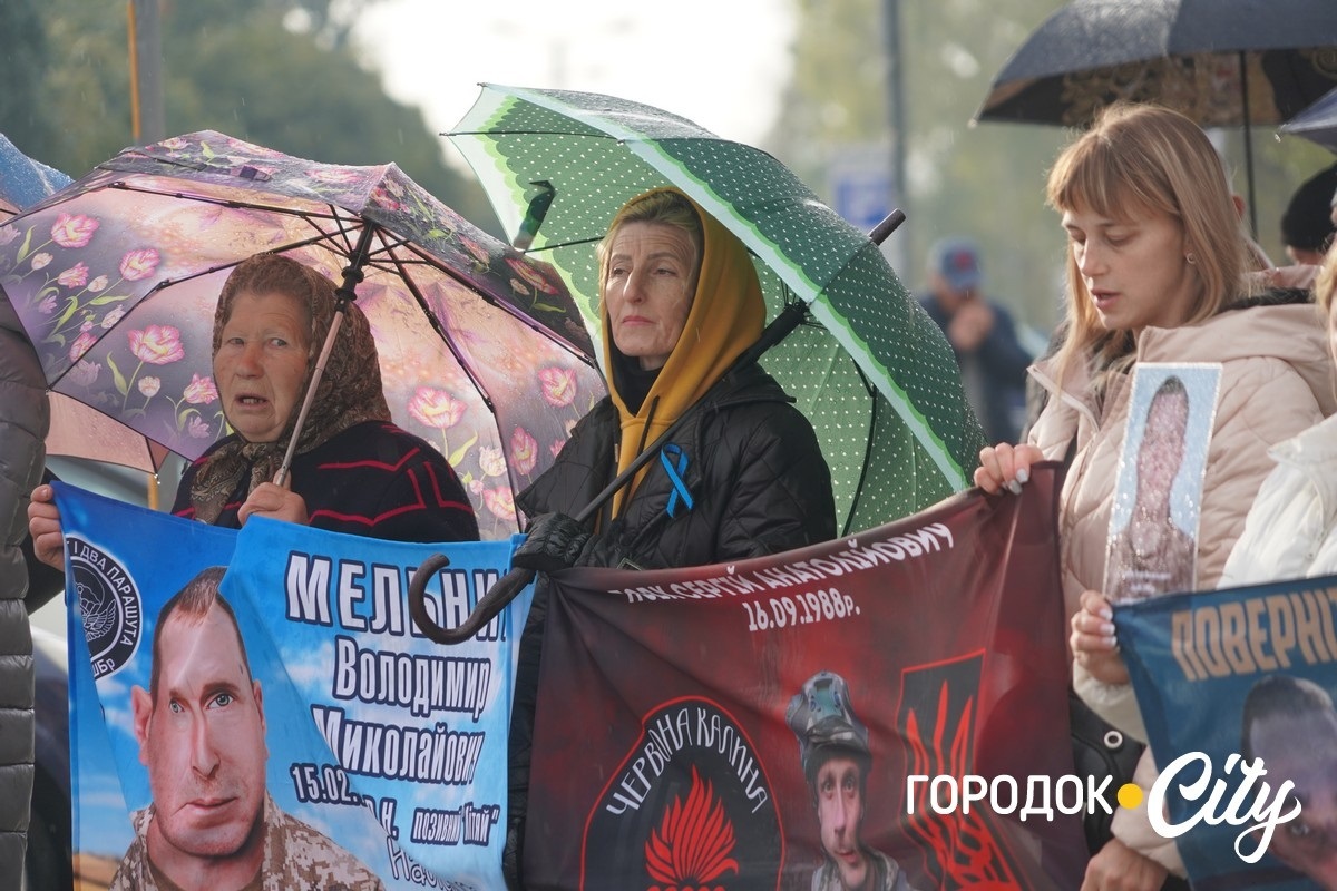 «Зниклі безвісти — не означає забуті». Городоччанки вперше відвідали обмін військовополоненими