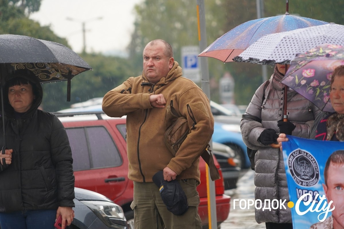 «Зниклі безвісти — не означає забуті». Городоччанки вперше відвідали обмін військовополоненими