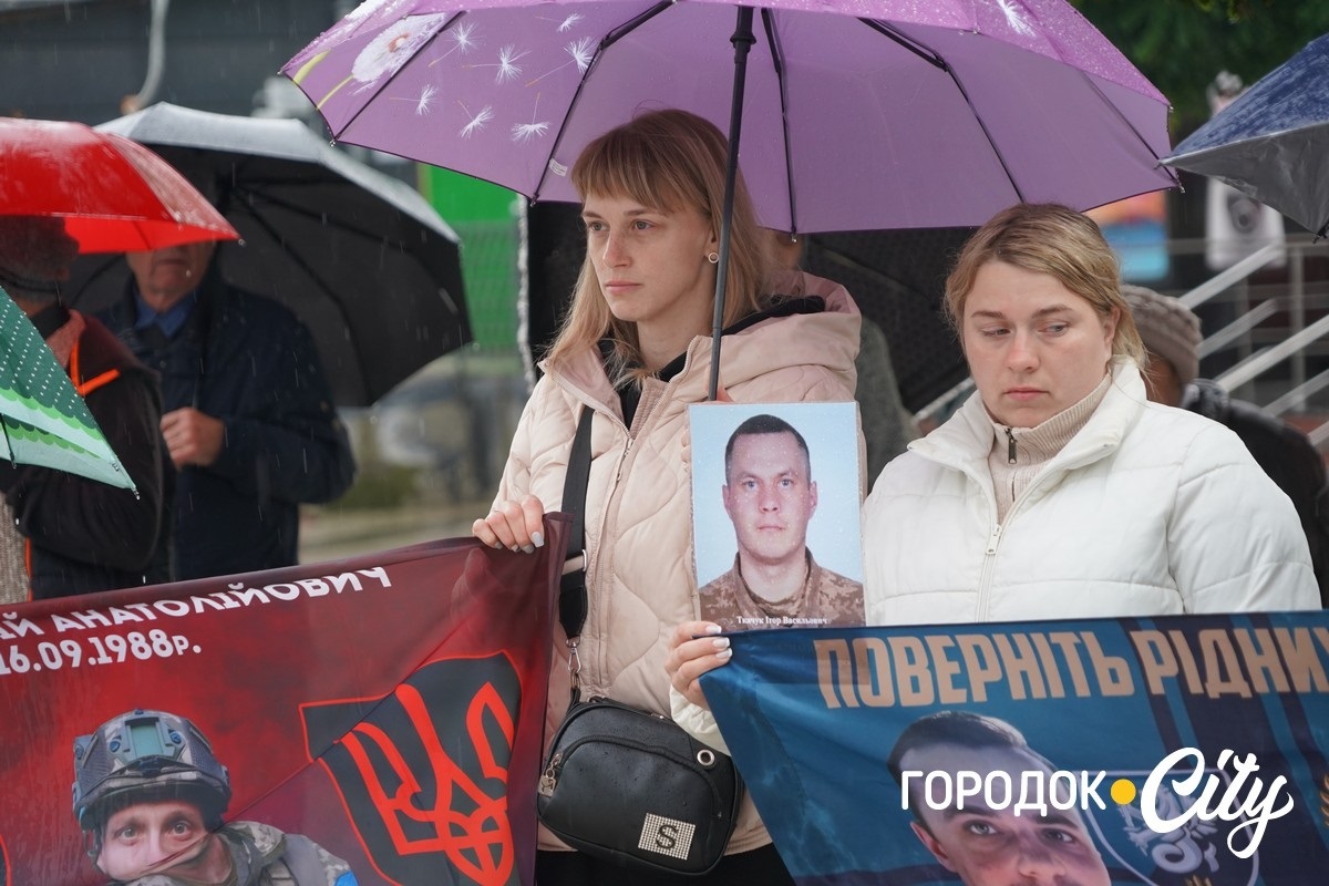 «Зниклі безвісти — не означає забуті». Городоччанки вперше відвідали обмін військовополоненими
