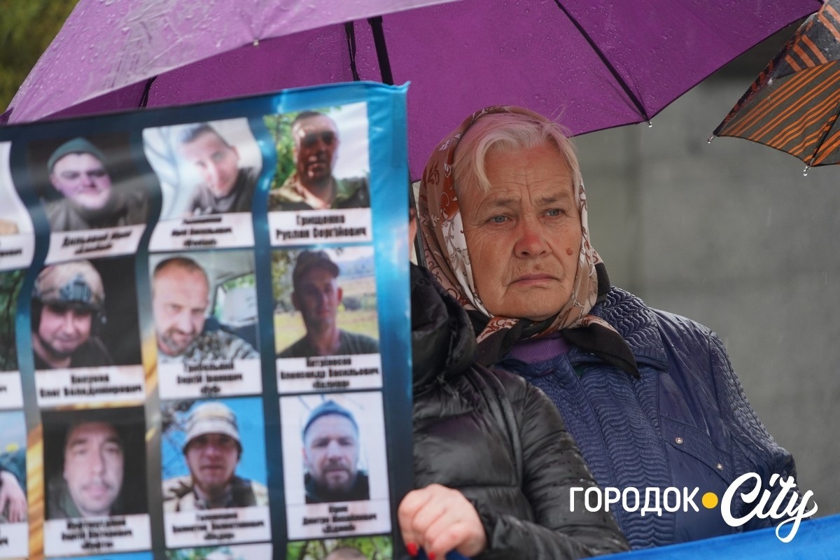 «Зниклі безвісти — не означає забуті». Городоччанки вперше відвідали обмін військовополоненими