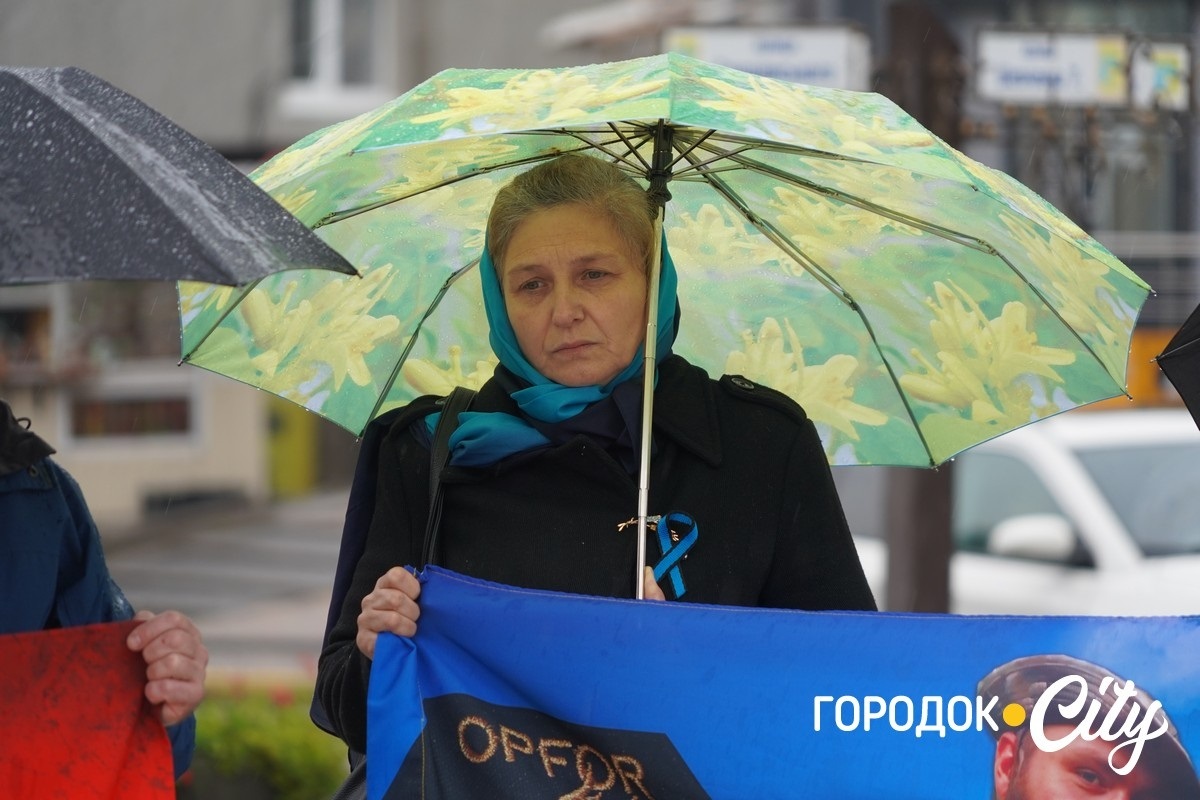 «Зниклі безвісти — не означає забуті». Городоччанки вперше відвідали обмін військовополоненими