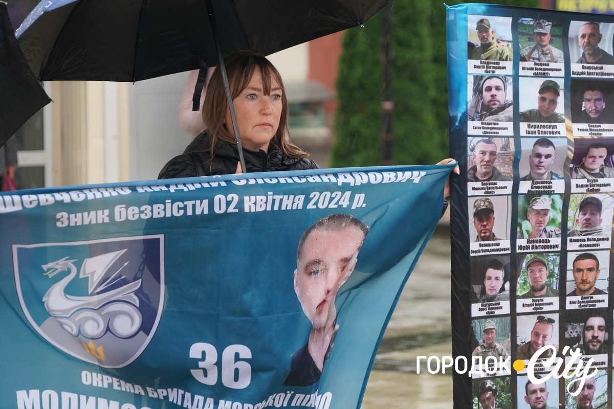 «Зниклі безвісти — не означає забуті». Городоччанки вперше відвідали обмін військовополоненими